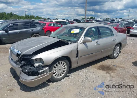 2003 Lincoln Town Car Signature z USA, uszkodzony, nr VIN 1LNHM82W13Y650707